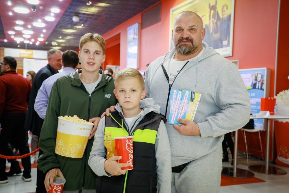 Василий Вирастюк с сыновьями
