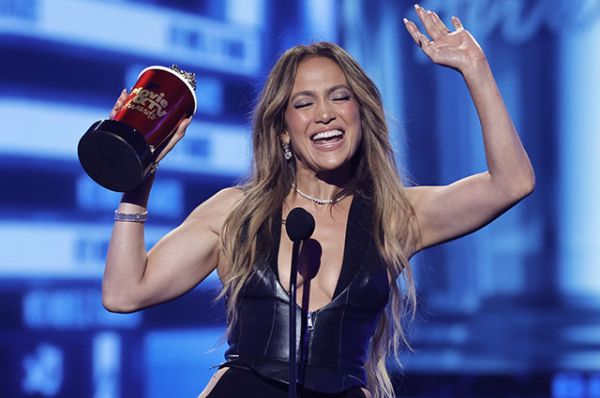 Триумф "Эйфории" и слезы Дженнифер Лопес: как прошла церемония MTV Movie & TV Awards